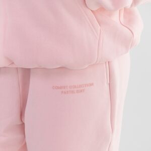 Comfrt Pastel Straightfit Sweatpants Bubblegum Pink. NEW